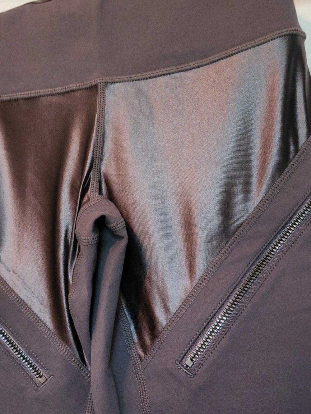 Long legging with zippers
